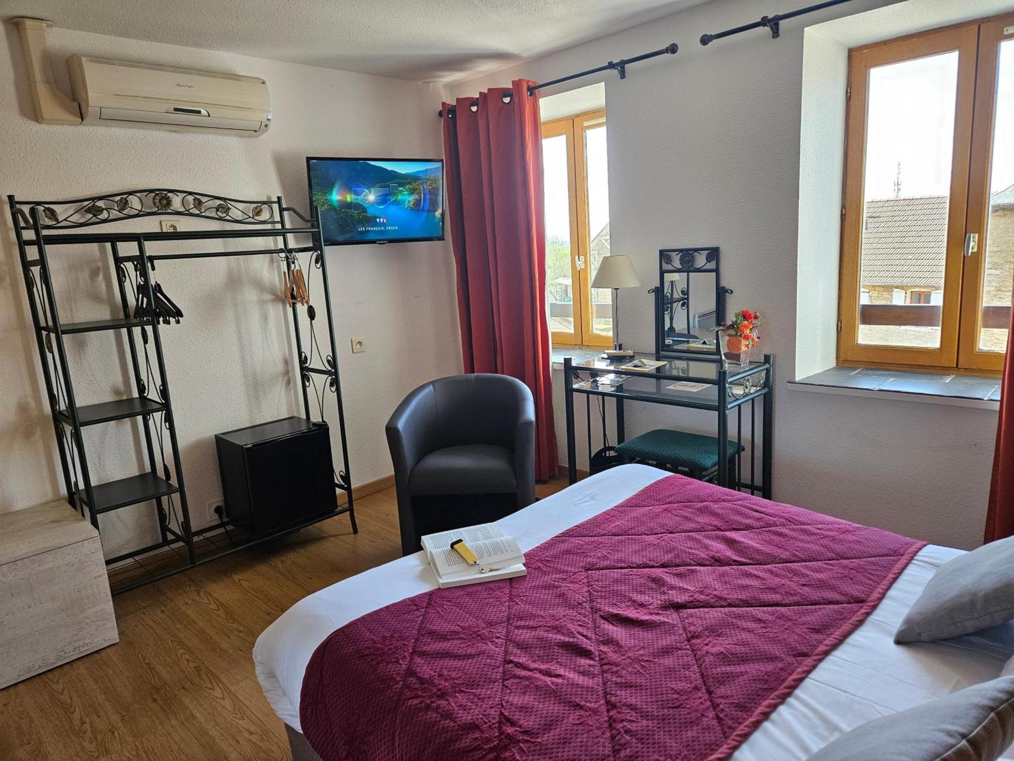 Le Val D'Amby Hotel Hieres-Sur-Amby Exterior foto